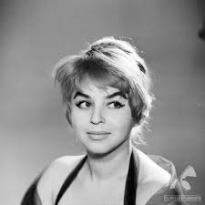 Her parents brought her up together with two other children. Historia Polskiego Filmu Aktorzy Akademia Polskiego Filmu