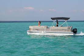 Our glass bottomed boats directly faces the 25 foot viewing area allowing you to see underwater from the comfort of your seat. Crab Island Boat Rentals Tours W Photos Book Online Mycrabisland Com