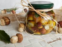 Funghetti sott'olio indicazioni chiare e dettagliate su come preparare questa ricetta: Porcini Sott Olio Ricetta Di Stagione Dolcissima Stefy