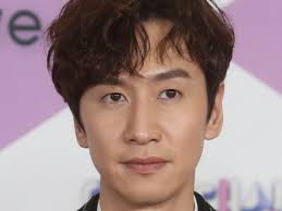 Lee began his entertainment career as a model in 2007 and made his acting debut in the 2008 sitcom 'here he comes', followed by 'high kick through the roof'. What Is Lee Kwang Soo S Net Worth Career Awards So Far Otakukart