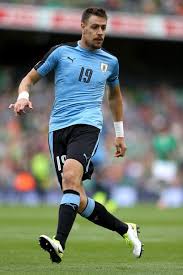 Он играет на позиции центр. Sebastian Coates Photostream National Football Teams Sports Football Team