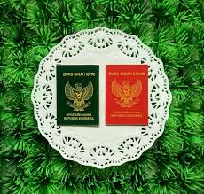 Di kartu nikah asli, lanjut anwar, hanya tersedia kolom foto bagi sepasang pengantin yakni satu suami dan satu istri. Jual Replika Sepasang Buku Nikah Di Lapak Modena Bukalapak