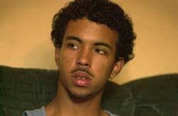 Teens ID photo of officer