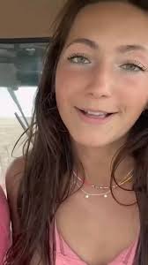 𝗦𝗔𝗬 𝗬𝗘𝗦 𝗜𝗙 I AM BEAUTIFUL LAURA FARMS 🥰💕