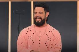 Steven Furtick's Easter Outfit Is Still Generating Discussion, Weeks After  Resurrection Sunday