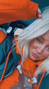 Warren Rowe's Instagram, Twitter & Facebook