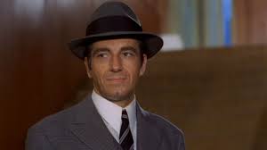 Acţiunea se desfăşoară în 1945 când, pe fondul războiului şi al cu scene de acţiune şi cascadorii în stil hollywoodian, cu mâinile curate e un film care entuziasmează şi amuză la fel de tare ca acum. Cu Mainile Curate 1972 Titlovi Com