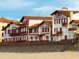 Le Charme Piquant Du Pays Basque Pays Basque Basque Maison Basque