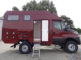 Eine solaranlage und ausreichend batterien machen das wohnmobil oder den camper van unabhängig von externen stromquellen und geben ihnen energie, wenn sie sie brauchen. Martins Bobil 939