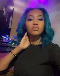 Mari Barry's Instagram, Twitter & Facebook