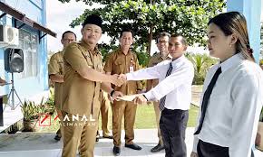 Passing grade seleksi cpns 2019 turun. Bupati Eddy Raya Serahkan Sk Cpns 2019 Lingkup Barsel Kanal Kalimantan