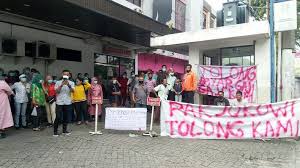 Berdasarkan informasi yang saya terima dari teman sejawat (karyawan rsud.pasar minggu) bahwa di rumah sakit umum daerah pasar minggu yang bapak/ibu pimpin membutuhkan tenaga kerja. Gaji Tak Dibayarkan Nakes Rs Permata Bunda Unjuk Rasa Bagian 1