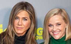 Aline Jones's Instagram, Twitter & Facebook