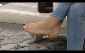 Twin sister, partner, height, husband, net worth Amy Stran Feet Amy Stran S Feet The Unaware Petite Giantess Doesn T Notice Before Sliding Her Feet Inside