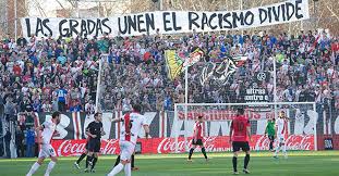 Tras ganar la iscar cup, los benjamines del rayo cantan en su estadio con bukaneros la cación la vida pirata.·twitter: Tribunas Que Piensan Las Hinchadas Con Ideologias Mas Marcadas Paraganar Page 3