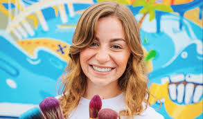 Gina Bernardini's Instagram, Twitter & Facebook