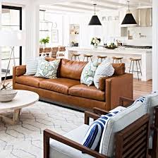These natural elements come together to create a solid rich look that fits with almost any style especially rustic and country styles. Para Complementar O Branco E O Caramelo Tons De Azul Aparecem Nas Estampas Do Tapete E Das Almofadas Via St Farm House Living Room Couches Living Room Home