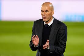 Zinedine zidane, french football (soccer) player who led his country to victories in the 1998 world cup and the 2000 european championship. Mercato Real Madrid Le Club Scelle Le Depart De Zinedine Zidane