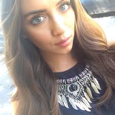 Stream Julia Arellano music