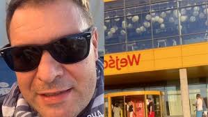 Tomasz karolak (born 21 june 1971 in radom) is a polish actor. Tomasz Karolak Zostal Wyproszony Z Ikea Z Powodu Braku Maseczki Zakrywanie Ust I Nosa Jest Sprzeczne Z Konstytucja