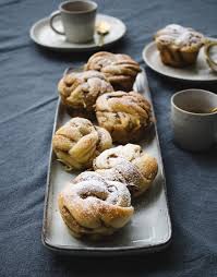 Die Saftigsten Zimtschnecken Mit Trockenhefe Rezept Lebensmittel Essen Zimtschnecken Kuchen Und Torten Rezepte