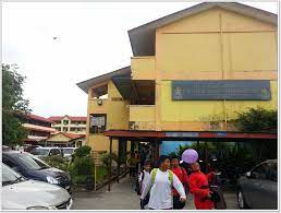 Mengenakan seragam yang cocok dengan syarat sekolah. Sekolah Rendah Agama Islam Sumijelly S