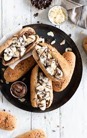 Den blätterteig in 6 gleichgroße stücke schneiden, jeweils 1 gehäuften tl nutella in die mitten der. Banane Nutella Dogs Meine Kuechenschlacht