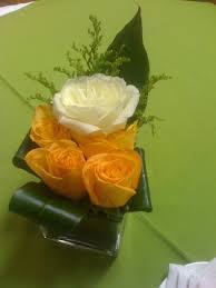 Algo Sencillo Para La Mesa De Coctel Fresh Flowers Arrangements Flower Arrangements Diy Flower Decorations