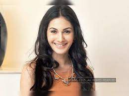She started her career at the age of 16 as a model in a few commercials including. Mr X Amyra Dastur Emraan Has The Bitchiest Sense Of Humour Hindi Movie News Times Of India