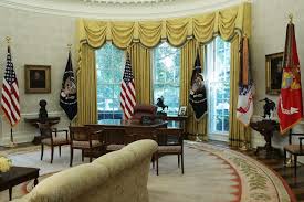 Help ook andere door reacties te geven onderaan de. Trump Or Obama Who Decorated The Oval Office Better