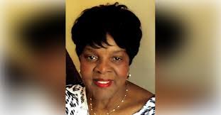 Elizabeth Mims's Instagram, Twitter & Facebook