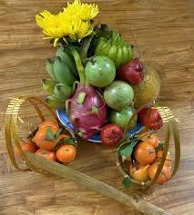 Chúng ta có thể cúng trong ngày 23 hoặc nếu vì lý do thời gian có thể làm từ không cần thiết làm cả mâm cỗ và nếu làm cỗ mặn cũng không được đặt lên ban thờ, mà đặt ở cái bàn con bên dưới. Mkmwawtmqrngfm