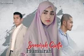 Pengacara rancangan sukan tak sentral, azizul ammar abu hassan, 31, dan penerbit rancangan, abdul ghani mokhtar, 42, kelihatan berpelukan antara satu sama lain di dalam kandang tertuduh sebaik keputusan itu dibacakan. Azizul Ammar Abu Hassan