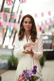 When a small boy asked kate if she was a prince, she replied that she was the duchess of cambridge but lots of people call me catherine. Kate Middleton Wore A Bracelet That Belonged To Princess Diana