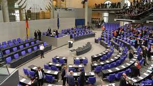 Die abgeordneten sind politiker und gehören verschiedenen parteien an. Dafur Gibt Der Deutsche Bundestag Geld Aus Welt Dw 18 05 2018