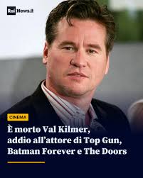 È morto a Los Angeles all'età di 65 anni l'attore Val Kilmer, noto per i  suoi ruoli in Top Gun, Batman e The Doors. La causa è stata la polmonite,  ha detto