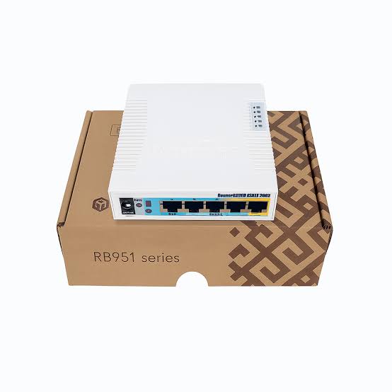 MikroTik RB951 Wireless Router (RouterBOARD)