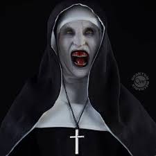 A priest with a haunted past and a novice on the threshold of her final vows are sent by the vatican to investigate the death of a young nun in romania and confront a malevolent force in the form of a demonic nun. Actionfilmfigurenaction Figures 30 Cm Nun The