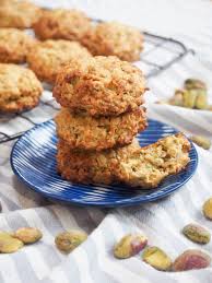 Combine the oats, flour, cinnamon, baking powder and salt in a large bowl. Oatmeal Pistachio Cookies Caroline S Cooking