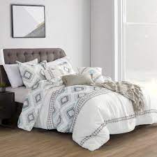 Not every comforter set has a bed skirt, but enough do to warrant a mention. Union Rustic Jemma Union Rustic Comforter Set Wayfair
