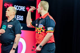 Dimitri van den bergh v jermaine wattimena. Dimitri Van Den Bergh Dankt Zege World Matchplay Darts Aan Lockdown En Nieuwe Vriendin Liefde Geeft Vleugels Zeker Foto Hln Be