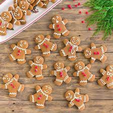 Best Classic Cutout Gingerbread Men Cookies Recipe With Cute Icing Decoration Ideas Gingerbread Man Cookie Recipe Gingerbread Man Cookies Gingerbread Recipe