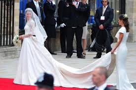 L Abito Da Sposa Di Kate Middleton E Stato Copiato Stilista Denuncia Alexander Mcqueen