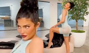 Mantan pacar ryuji utomo itu tampil dengan rambut bob yang membuatnya leb. Kylie Jenner Stuns In A Semi Sheer Baby Blue Dress To Work As She Promotes Her Cosmetics Line Daily Mail Online
