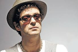 Singer/songwriter and pop experimentalist who rose to the top of argentina's music scene, both in soda stereo and as a solo act. R I P Gustavo Cerati Of Soda Stereo The Scenestar