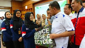 1.7 miles from politeknik seberang perai. Portal Rasmi Kpdnhep Program Food Bank Siswa Bantu Pelajar Uitm Permatang Pauh Dan Politeknik Pulau Pinang