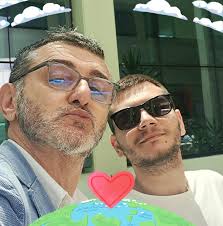 C'è preoccupazione per le sorti di Emilio Fede, 94 anni, da tempo  ricoverato in una residenza sanitaria alle porte di Milano. A quanto si  apprende, le condizioni di salute dell'ex direttore del