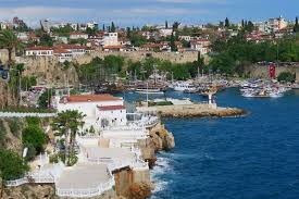 Antalya ist die am schnellsten wachsende stadt der türkei und zunehmend entdecken touristen aus der ganzen welt diese fabelhafte mischung aus herrlichen stränden und traditioneller türkischer kultur. Kaleici Antalyas Altstadt Boutique Hotels Kultur Und Gutes Essen