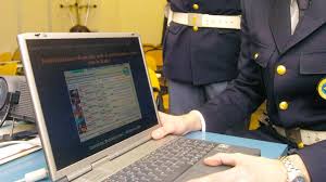 Estorce denaro al prete conosciuto in chat, in manette una 34enne - La  Provincia Pavese