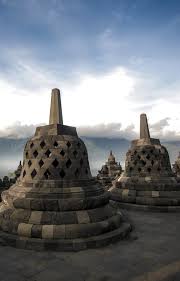 Bahkan candi borobudur ini pernah masuk dalam 7 keajaiban dunia oleh unesco. Borobudur Taman Wisata Candi